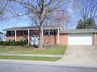 12 Crestwood Dr, Jacksonville, IL 62650