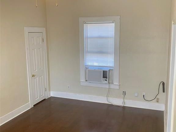 2nd image of 4908 Avenue Q 1/2