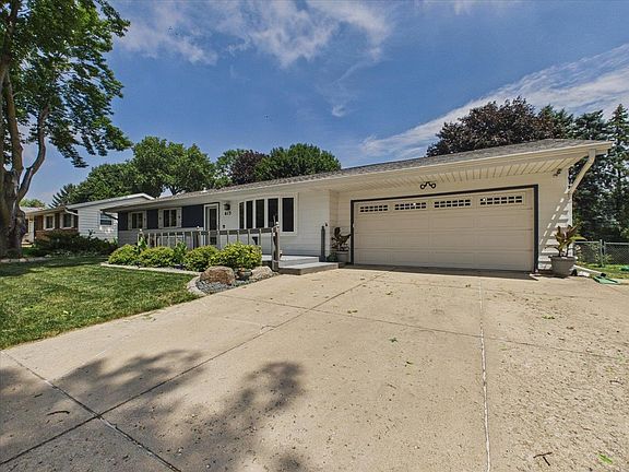 3rd image of 613 Whitehall Dr