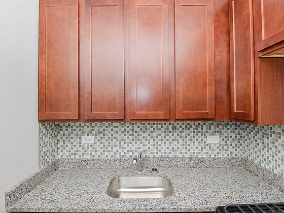 4th image of 550 W Arlington Pl APT 706