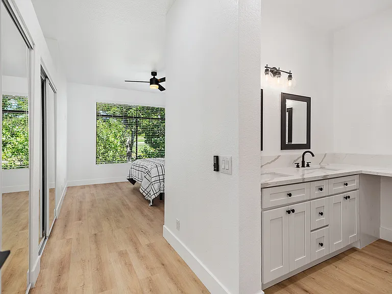 31 Oak Knls — Photo 35