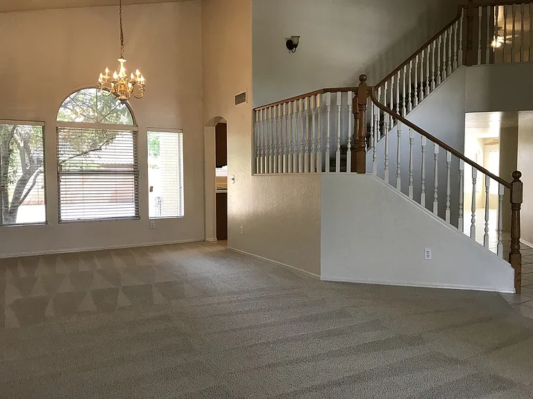 1710 W Houston Ave — Photo 5
