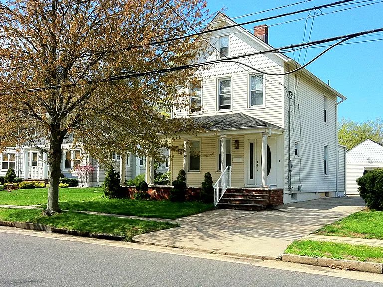 104 Hudson Ave — Photo 10
