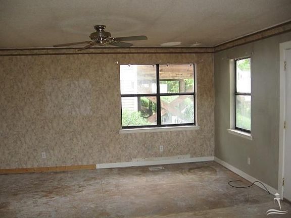 2nd image of 318 NE 45th St