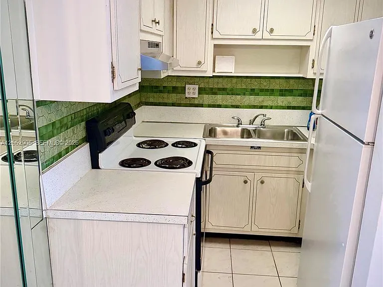 3220 NE 10th St #17 — Photo 8