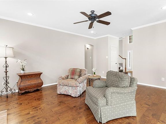 5th image of 508 Clover Leaf Ln