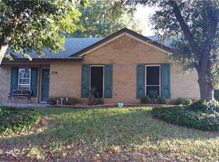 830 Cavalier Dr, Arlington, TX 76017