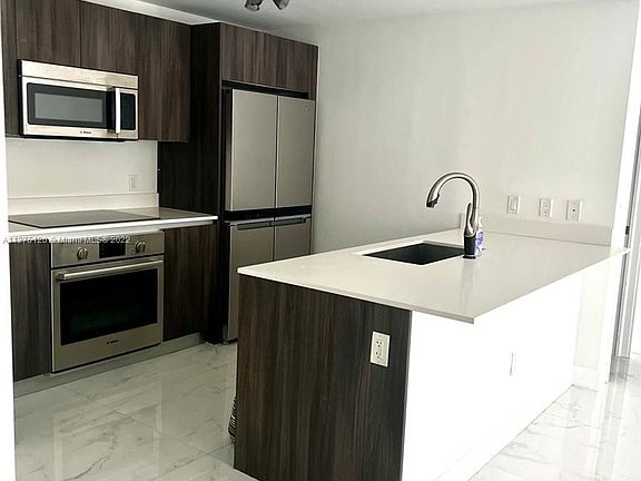 5th image of 488 NE 18th St Unit 3109