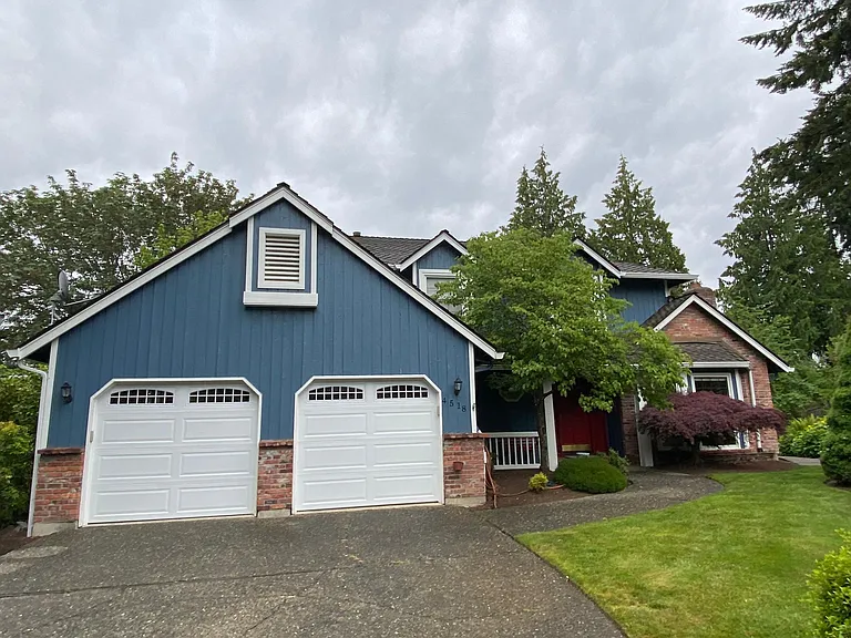 2 Car Garage, house on top of cul-de-sac
