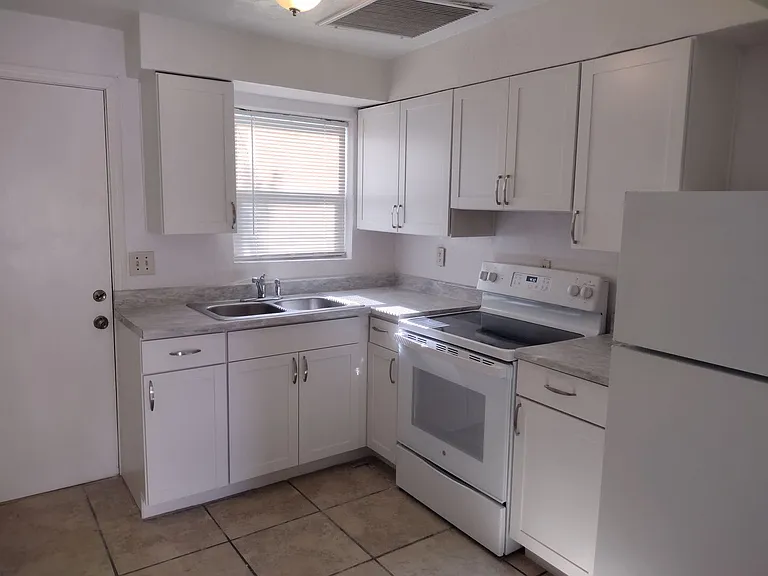 1730 E Prince Rd #4 — Photo 7