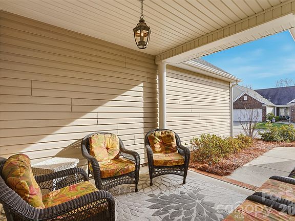 4th image of 335 Garnet Ct