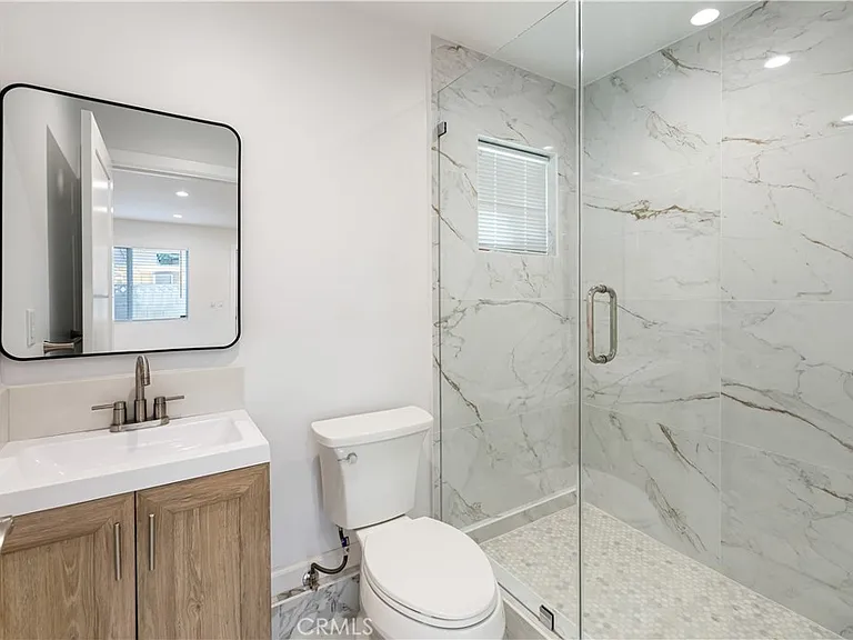 7042 White Oak Ave — Photo 8