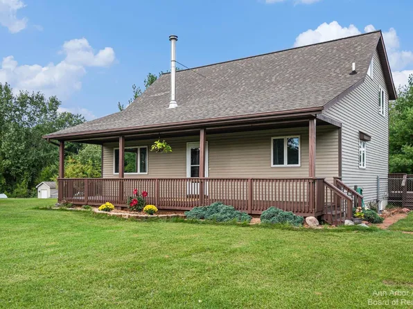 4323 Winsted Ln, Stockbridge, MI 49285