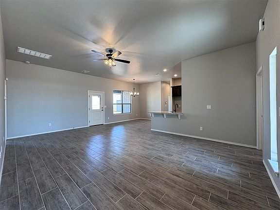 4th image of 24951 Belmont Pass