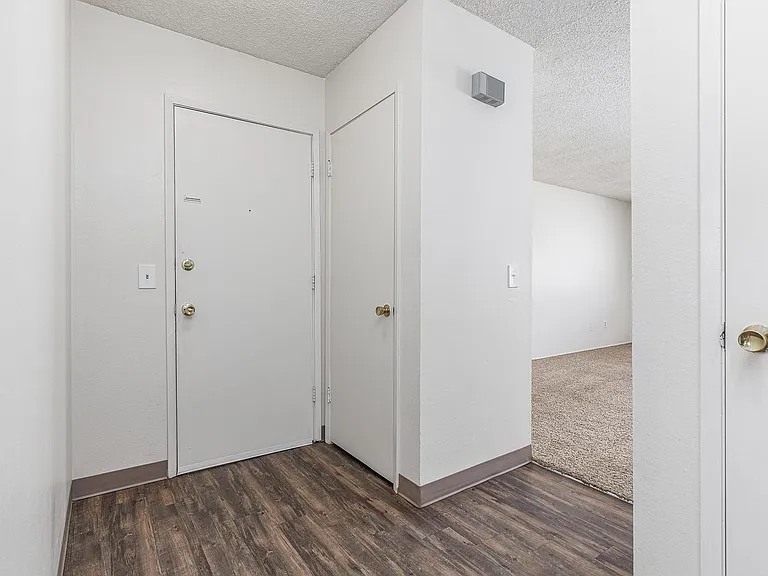 Kathy-Ann Apartments — Photo 40