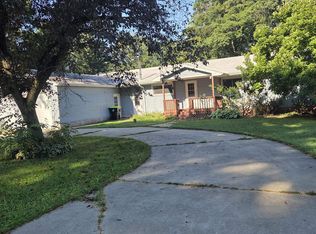 7590 S Bailey Lake Ave, Clare, MI 48617