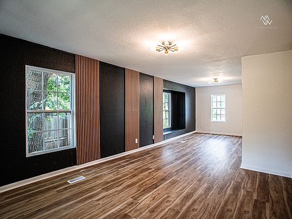 2nd image of 454 Bellaire Ave