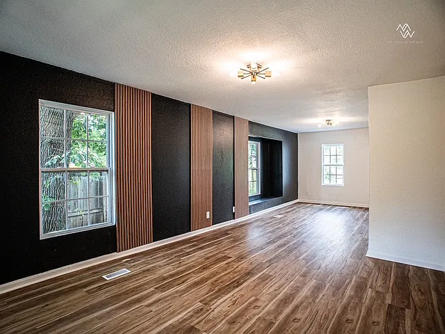 454 Bellaire Ave — Photo 2