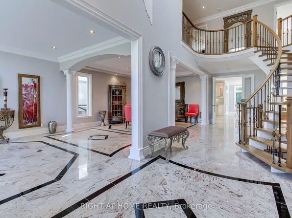 185 King High Dr, Vaughan, ON L4J 3N3