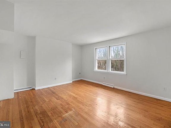 2nd image of 10879 Clarksville Pike