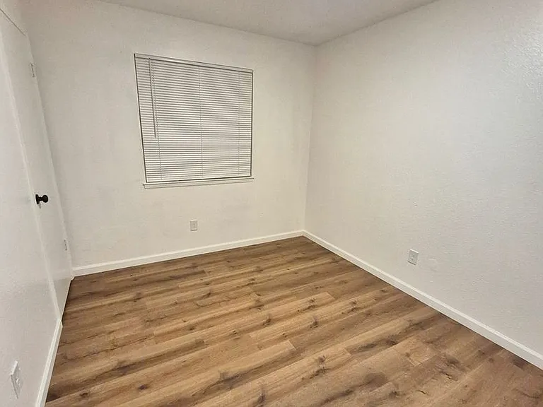 1090 Pinnacles Ave — Photo 6