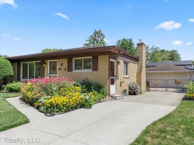 50422 Spruce Dr, Chesterfield, MI, 48047