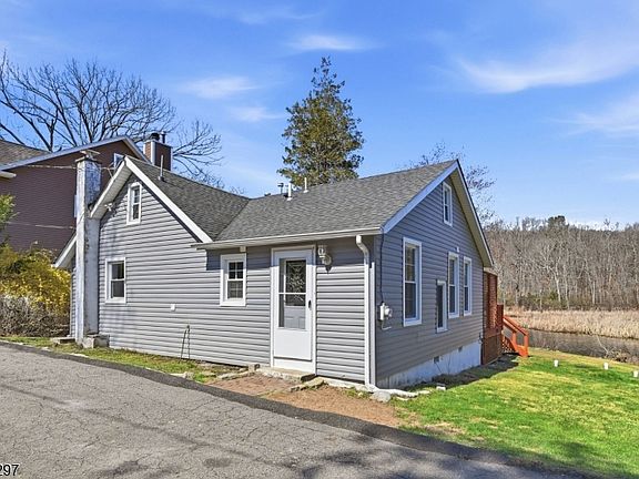 4th image of 6 Timberwood Ln