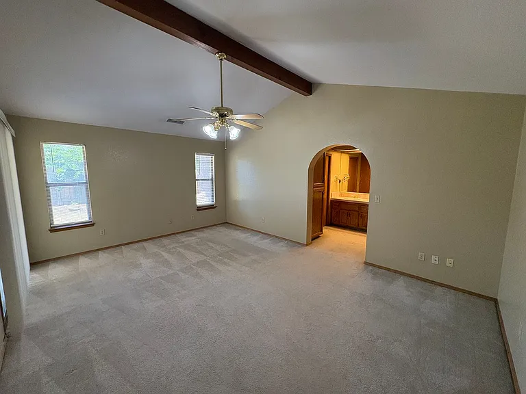 605 E Babcock Ave — Photo 11