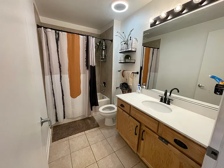 1550 S Blue Island Ave #608 — Photo 3