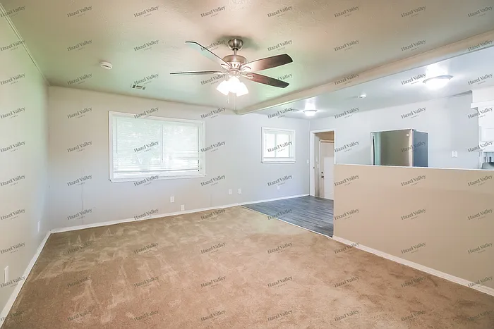 1020 Harold Dr — Photo 4