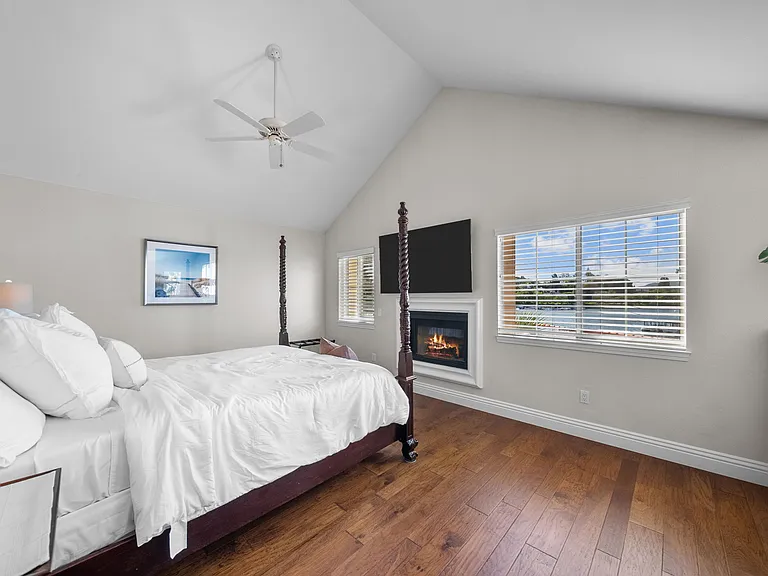 32201 Lakeport Dr — Photo 9