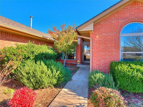 4th image of 309 Pine Cove Ct