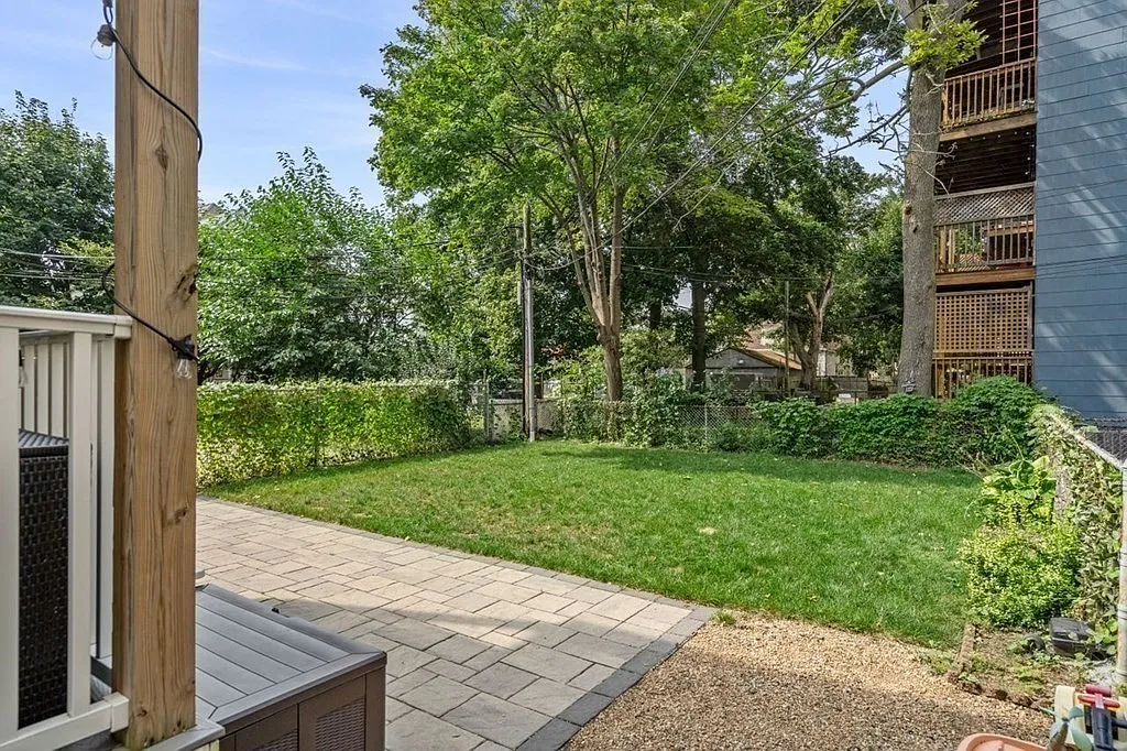 3 bed, 9999 sqft, $3,000 — Photo 3