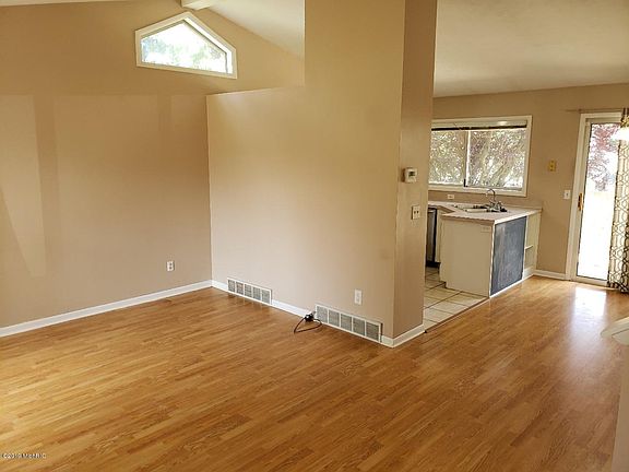 3rd image of 5572 Brittany Dr SE