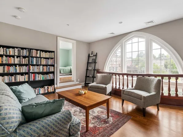 158 Wachusett St APT 3, Jamaica Plain, MA 02130