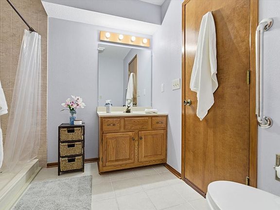 5th image of 6822 Oakwood Dr