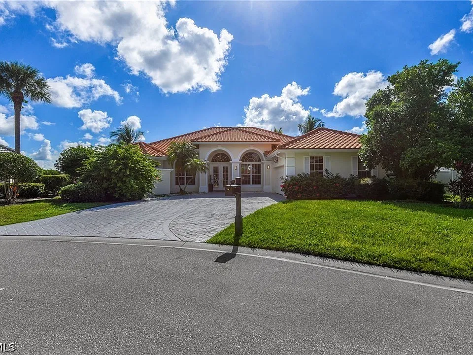12083 Mahogany Isle Ln