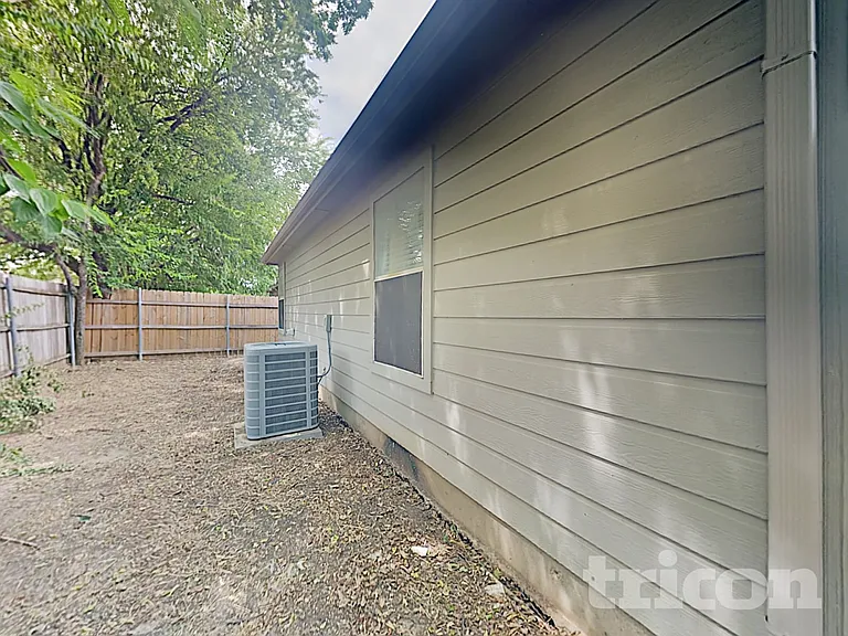 10525 Flamewood Dr — Photo 32