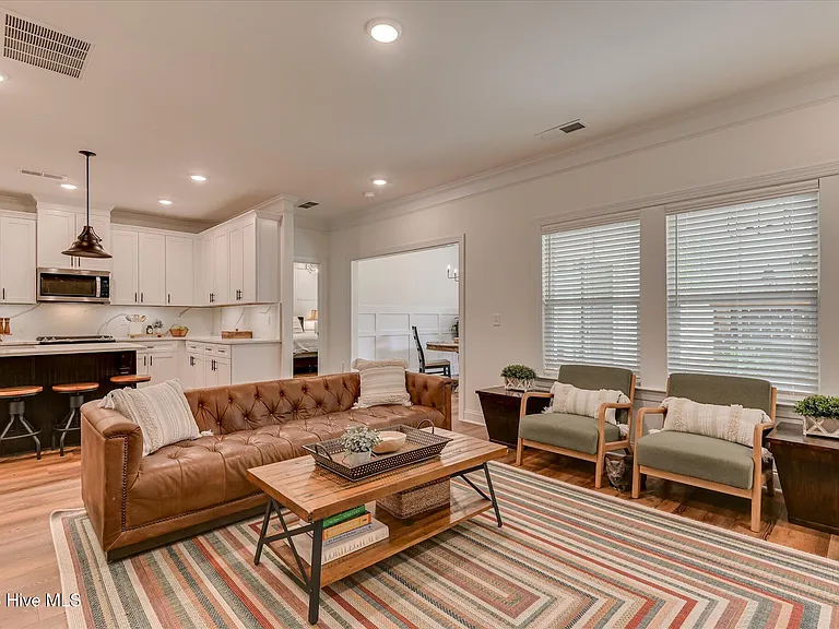 2049 Warbler Dr — Photo 10
