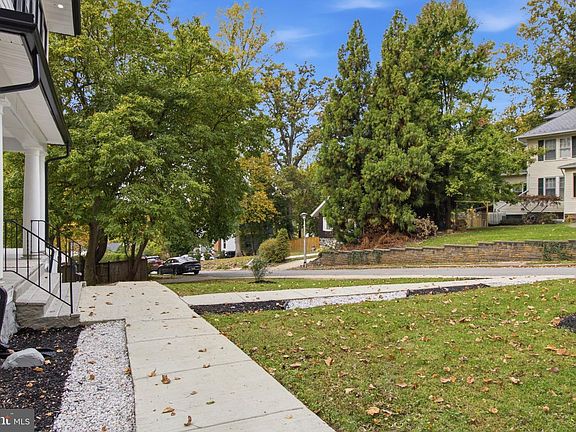 3rd image of 2704 Queen Anne Rd