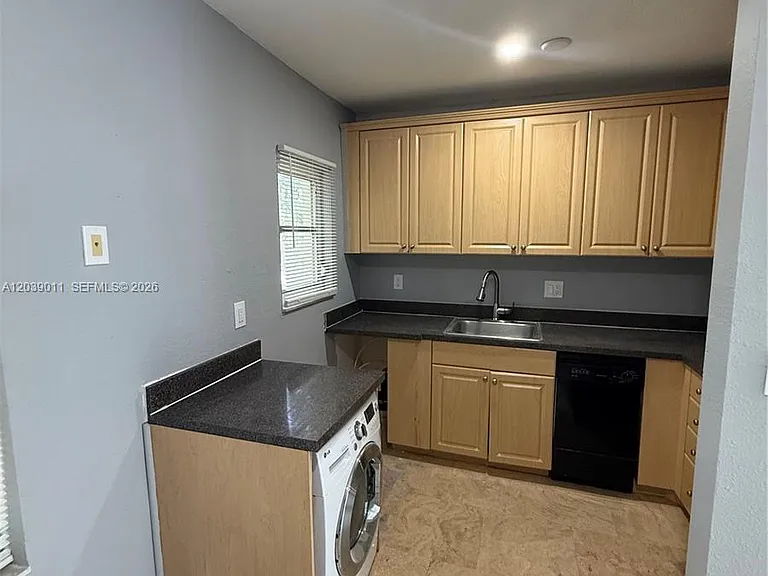 426 NE 77th Street Rd #4 — Photo 8
