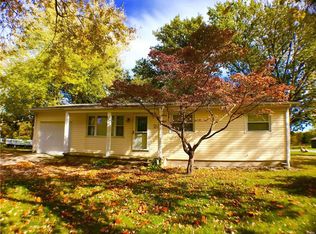 26 Birchwood Dr, Litchfield, IL 62056