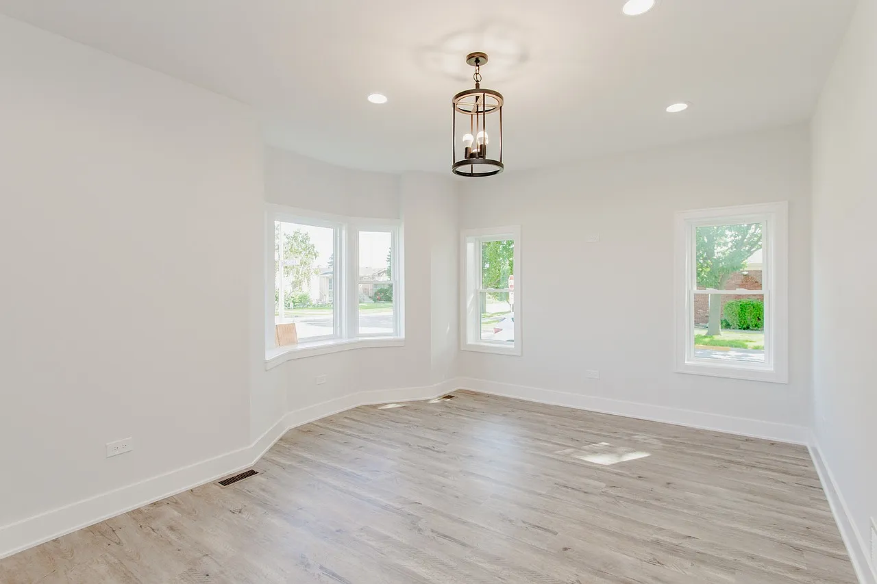 3 bed, 2000 sqft, $3,500 — Photo 2