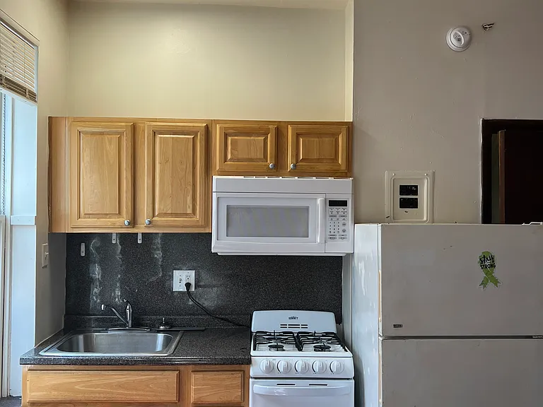 849 N 26th St #2R — Photo 2