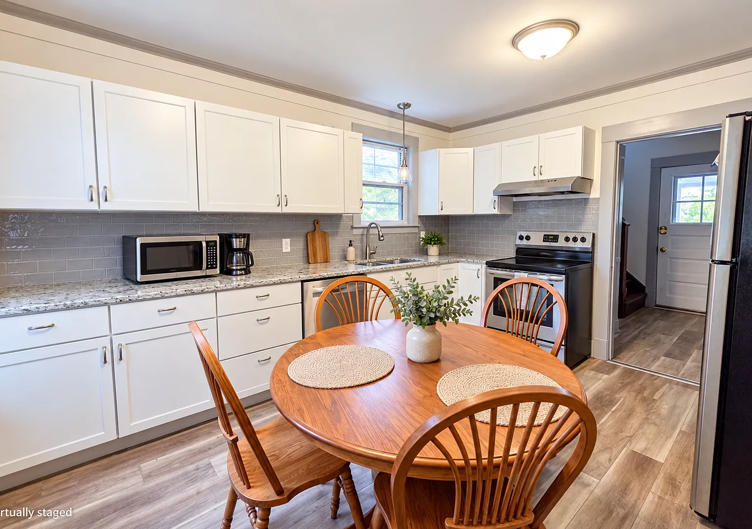 1113 Drake St — Photo 4