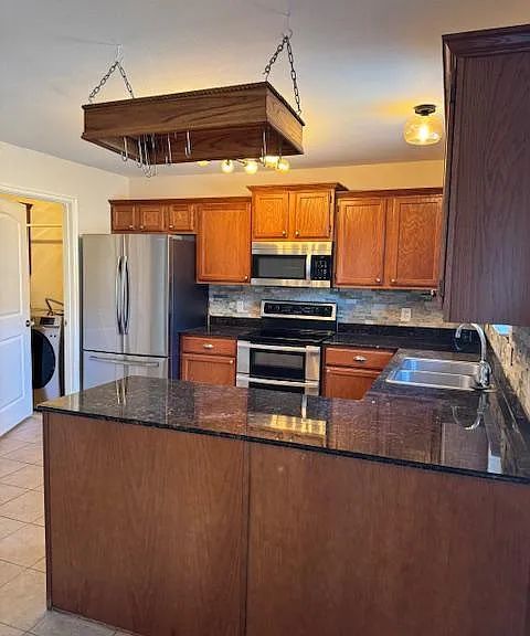 1300 Yorkshire Dr — Photo 9