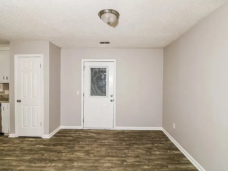 242 Holmsbury Rd — Photo 10
