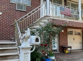 3124 Spencer Dr, Bronx, NY 10465