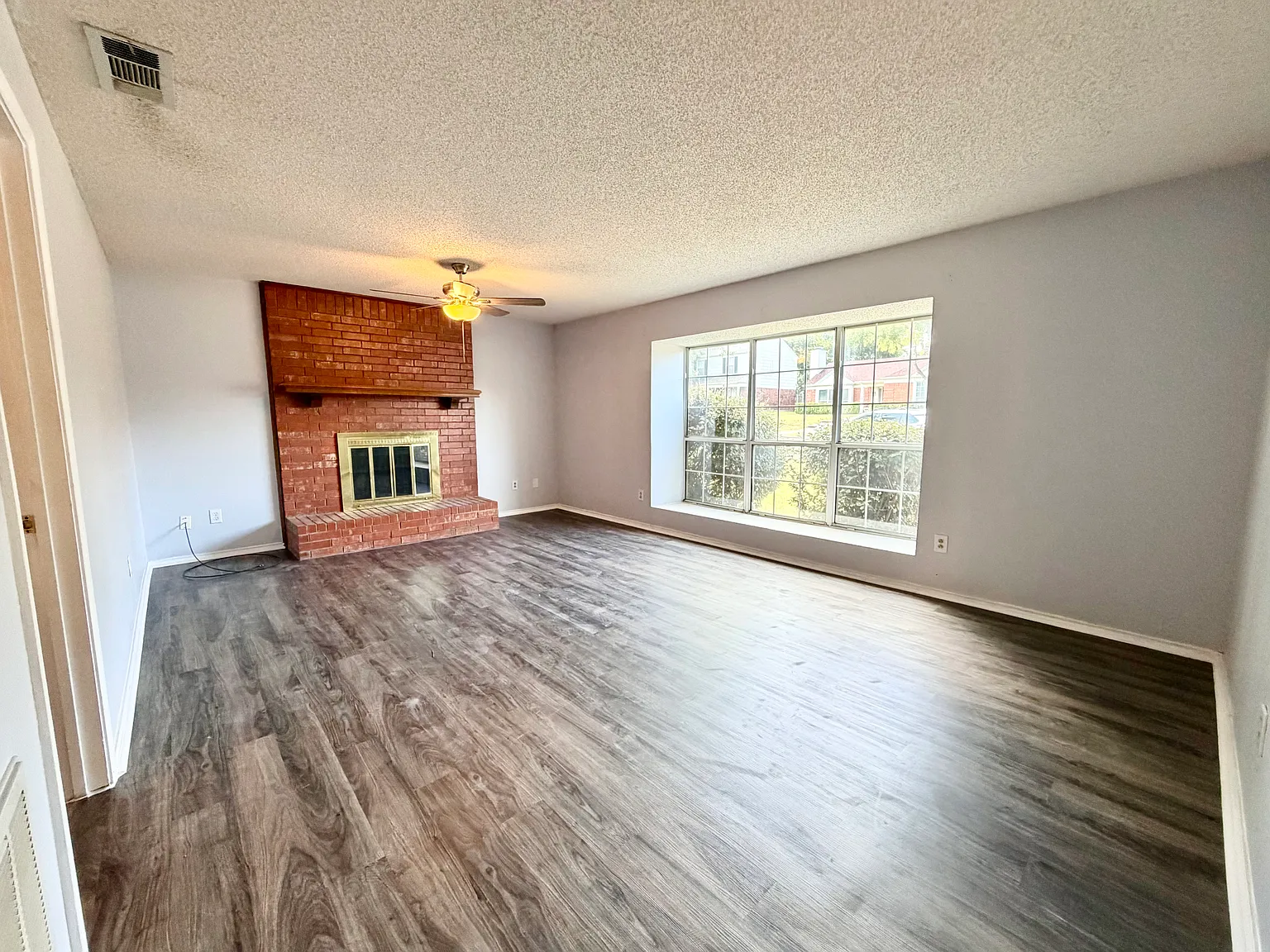 4 bed, 2.5 bath, 2616 sqft, $2,700 — Photo 3