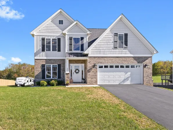 605 Spring Grove Dr, Vinton, VA 24179